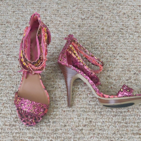 Heels - Picture 2 of 5